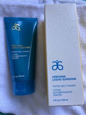 Arbonne Liquid Sunshine Tinted Self-Tanner Lotion - Blue & White